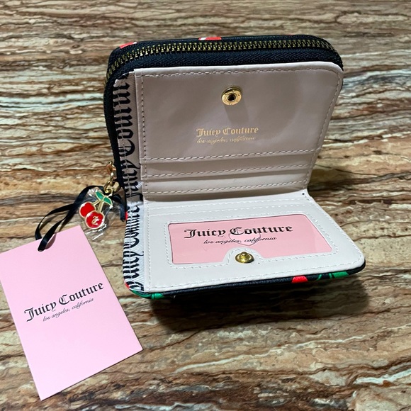 Juicy Couture - Picture 5 of 7